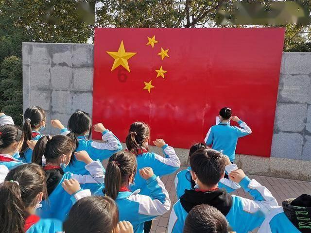 中华人民共和国铁道部现由几部分构成，部长是谁